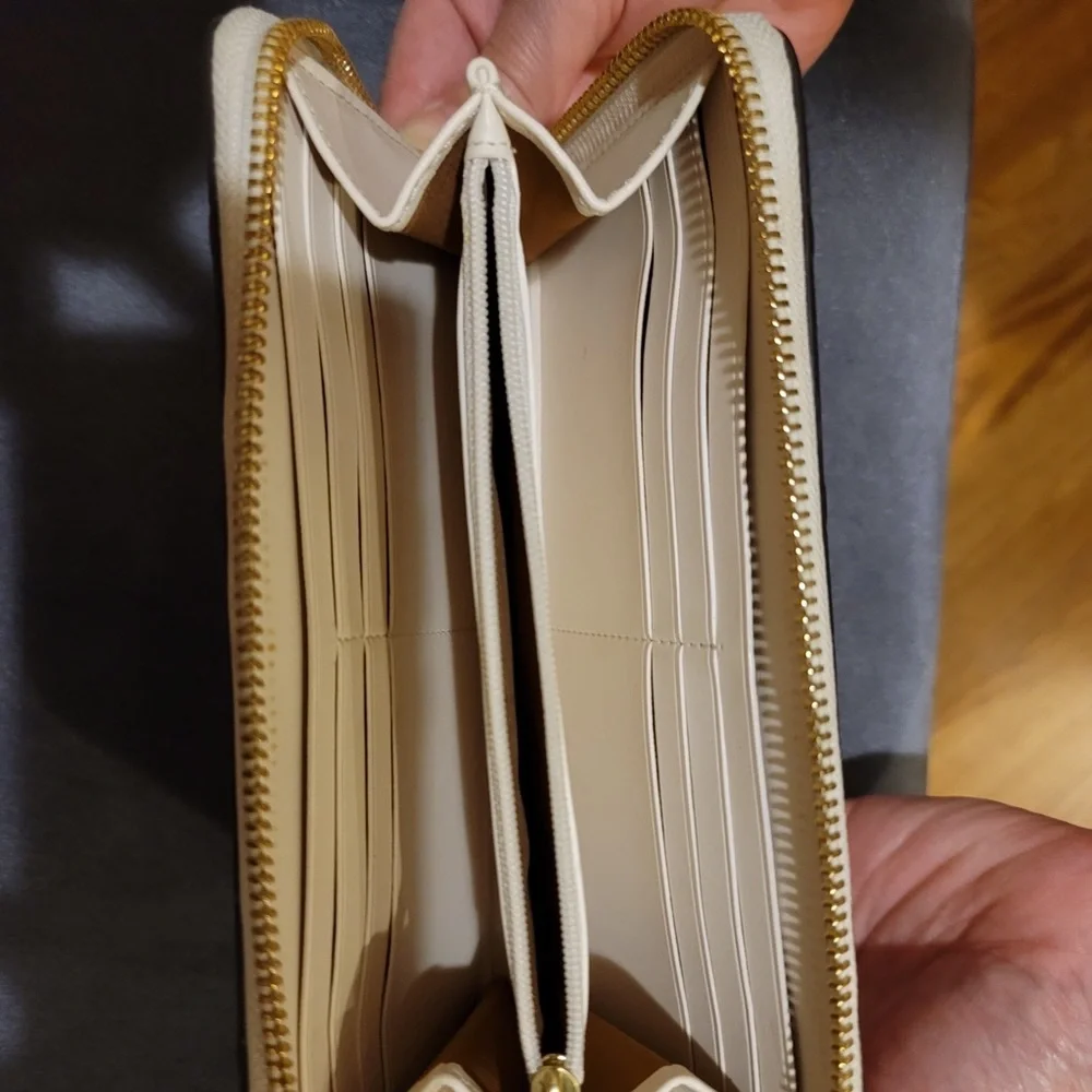 Accordion Creamy White Coach Wallet
